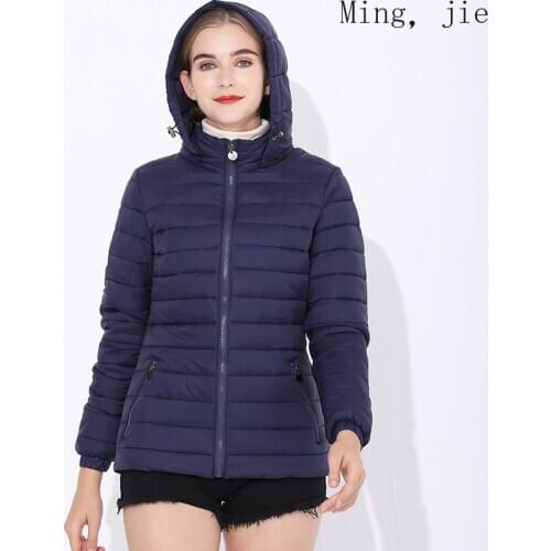 2020 New Korean Style Slim Light Cotton Jacket Women Short Hooded Winter Solid Color Coat Coat Autumn Warm Luxury Bubble