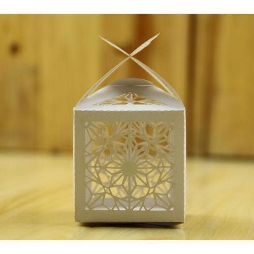 50pcs Beautiful White Flower Hollow Boxes Party Wedding Gifts For Guests Personalized Boite Bonbon Cadeau Bomboniere Matrimonio