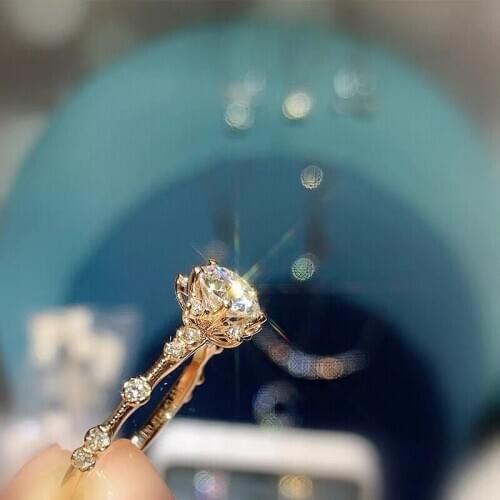 Geoki Luxury 18K Gold Plated 1 Ct Passed Diamond Test Perfect Cut D Color VVS1 Moissanite Geometric Ring Classic Wedding Jewelry