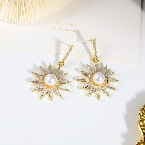 Sweet Girl Earrings Korean Fashion New Earrings Personality Exaggerated Net Red Sun Flower Pearl Crystal Long Earrings Gothic