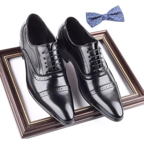 Four Seasons British Style Mens Carved Pointed Business Dress Shoes Handmade Leather Retro Black Color Brogue Shoes Men