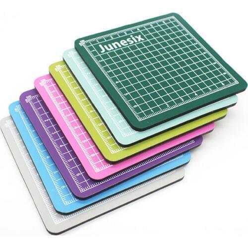 1Pcs 8*8cm Mini Cutting Pad PVC Sewing Machine Tool DIY Scrapbook Seal Subplate Sewing Fabric Mat Handmade Model Accessories
