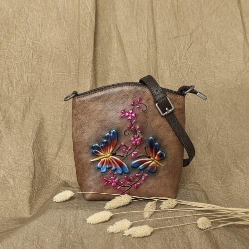 Boutique recommended new 2021 messenger small bag retro shoulder bag head layer cowhide female bag