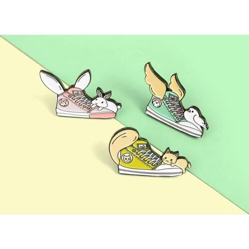Pins Metal Creative Shoes Bird Brooch for Coat Rabbit Cat Enamel Pin Womens Brooches Badges on Backpack Gifts for the New Year
