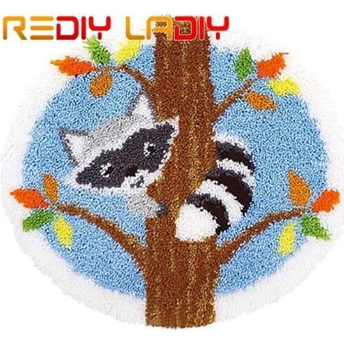 Latch Hook Rug Kits DIY Crocheting Carpet Rug Raccoon Bear Acrylic Yarn Printed Canvas Cushion Mat Crochet Wall Tapestry Crafts