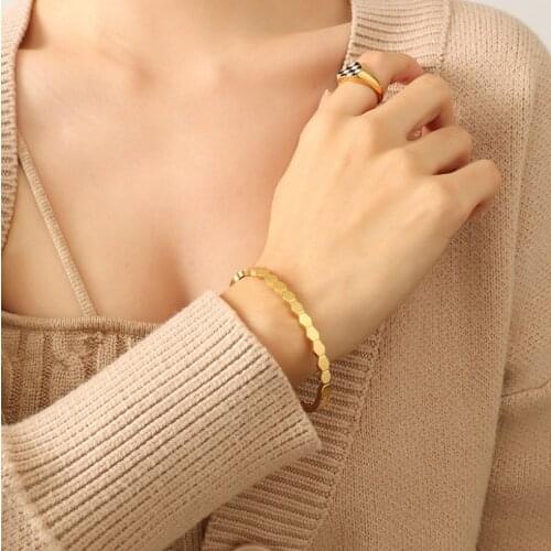 MANI E PIEDI Rigid Bracelets