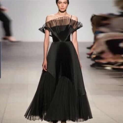 Runway Fashion Black Evening Gowns 2021 New Design Sheer Scalloped Neck A Line Pleat Style Prom Dresses Robe De Soiree