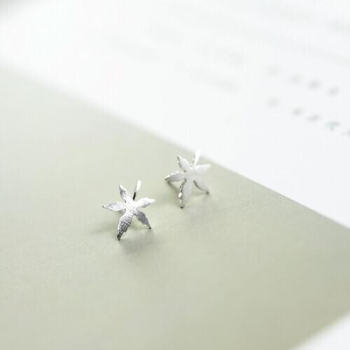 S925 sterling silver earrings Japan and South Korea simple art maple leaf earrings jewelry hypoallergenic temperament female