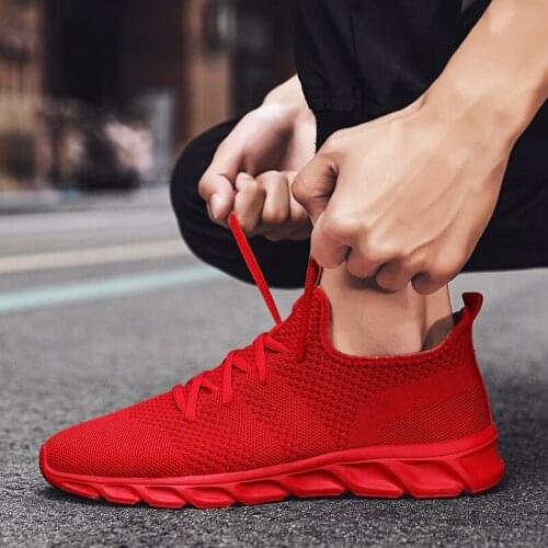 Hot Sale Light Sneakers Men Running Shoes Comfortable Breathable Mesh Outdoor Walking Sport Shoe Solid Black White Red