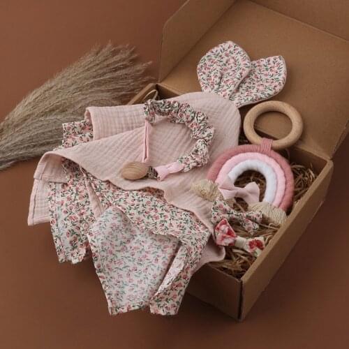4 Pcs Baby Sleep Toy Soothe Appease Towel Set Double Sided Cotton Bib Wooden Teether Rattle Bracelet Toys Newborn Bath Gift