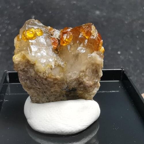 Free gift box of natural high quality garnet crystal mineral crystal symbiotic energy healing specimen