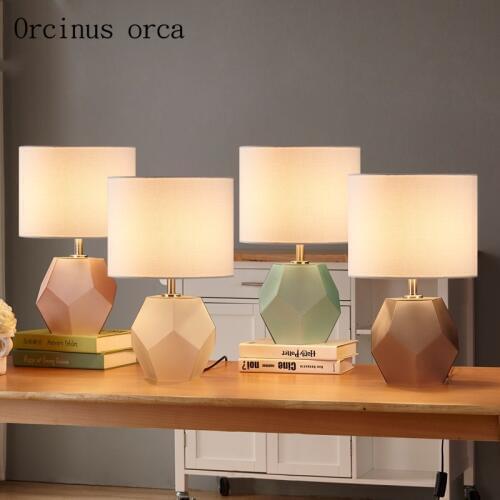 New Chinese classic cloth art desk lamp bedroom bedside lamp modern simple and creative manual ceramic table lamp free shipping