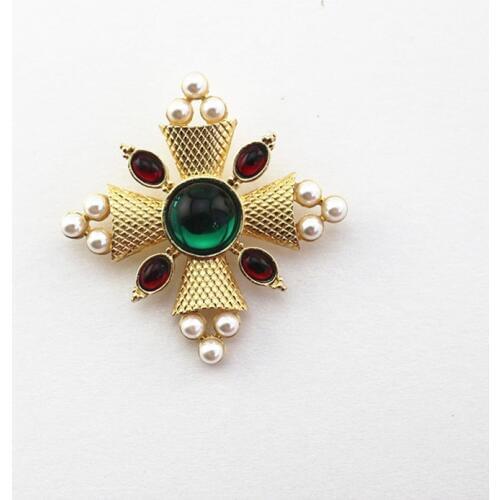 Retro palace geometric mosaic resin brooch coat coat shawl bag collar needle holiday gift