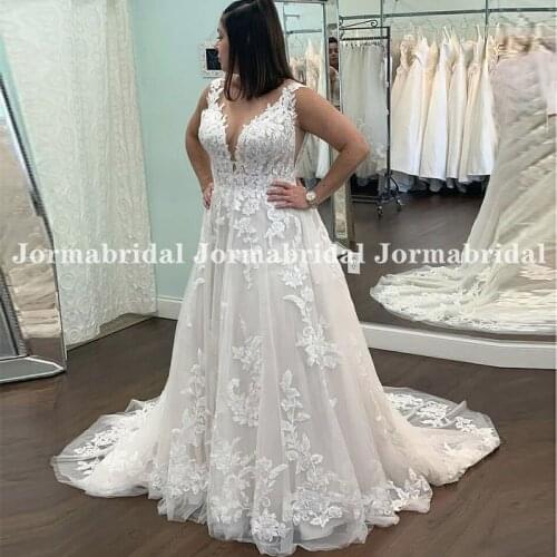 Sleeveless Floral Appliqued Plus Size Wedding Dress With Low Back Deep V-Neck Bridal Gown Classic Long Dress For Country Wedding