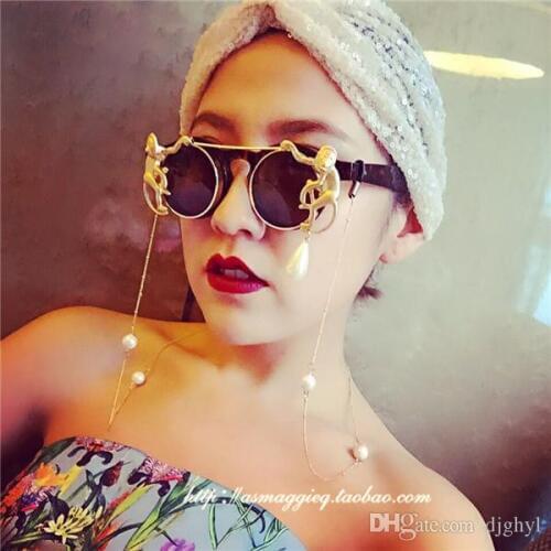 Fashion Retro Round Monkey Metal Chain Decoration Baroque Sunglasses New Brand Designer Clamshell Cool Eyewear Women Jewelry