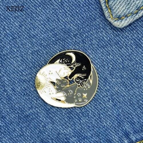XEDZ Black White Gray Three Cats Into A Group Enamel Brooch Cartoon Best Friend Animal Badge Backpack Jewelry Gift