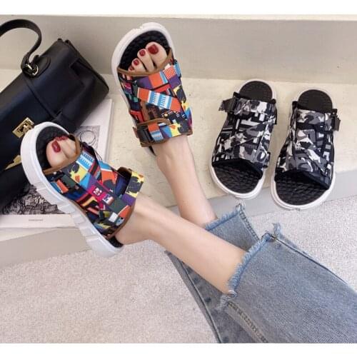 Summer New Fashion Womens Slippers Casual and Comfortable Thick-soled Womens Shoes Color Matching Womens Beach Slippers