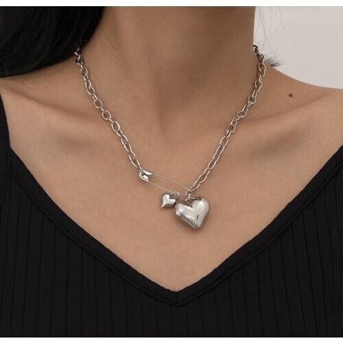Vintage Punk Thick Chains Pin Heart Pendant Necklace for Women Exaggerated Geometric Clavicle Necklace Pendant Jewelry Kolye