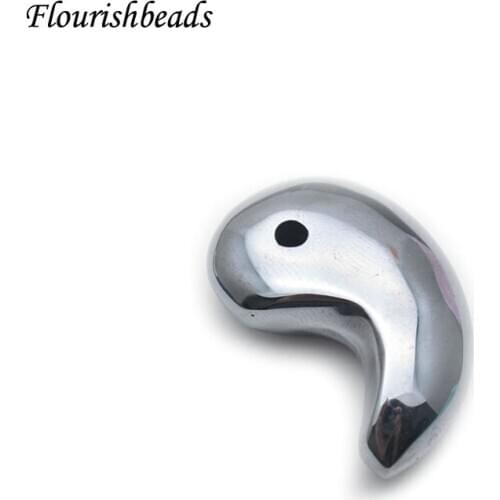 New Technological Design Expensive Metal Titanium Hertz Wuzhuang Shape Pendant Fashion Jewelry Necklace Makings 30x20mm