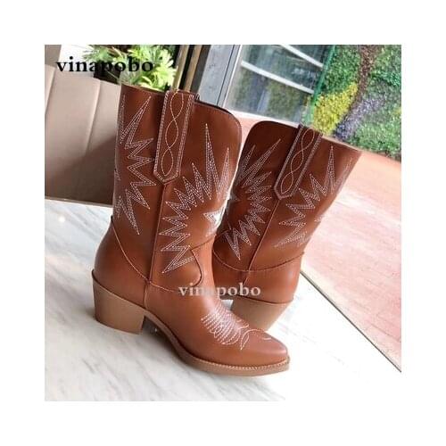 Fashion Embossing women ankle boots pointed toe Embroider Women Boots Med Heels Retro Knight Boots Female Genuine Leather Botas