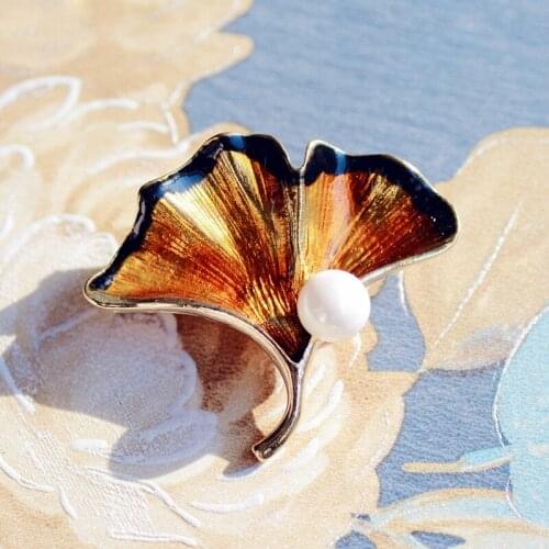 Handmade Oil Plant Leaf Brooches Imitation Pearls Enamel Ginkgo Leaf Coat Accessories Wild Temperament Brooch New Arrival
