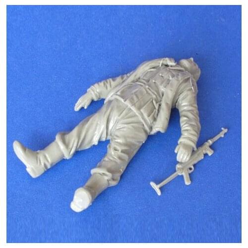 1/35 resin figure soldier model wounded soldier in World War II GK white model hand 90