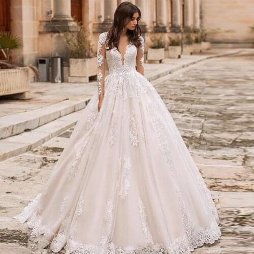 Luxury V-Neck Long Sleeve Wedding Dress Lace Ball Gowns Custom Made Appliques Vintage Plus Size Bridal Dress