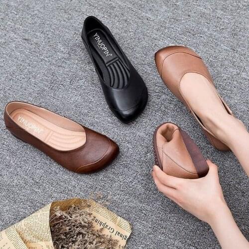 Autumn New Womens Mothers Shoes Soft Sole Womens Comfortable Shallow Mouth Womens Shoes Fashionable Beef Bottom Flat Shoes