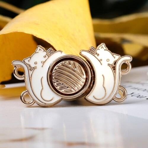 High-quality Hanfu Metal Buckle Ming Uniform Antique Decoration Cute Kitten Retro Stand-up Collar Cloud Shoulder Buckle
