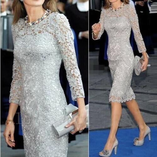 2021 Graceful Gray Short Mother of the Bride Dresses With 3 4 Sleeves Lace Appliques Plus Size Knee Length Sheath Evening Gowns