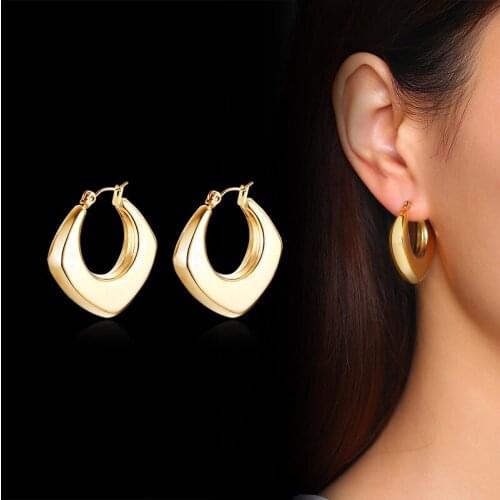 Unique Design Gold Tone Hoop Earrings For Women Western Chic Brief Korean Earrings 2019 Brincos