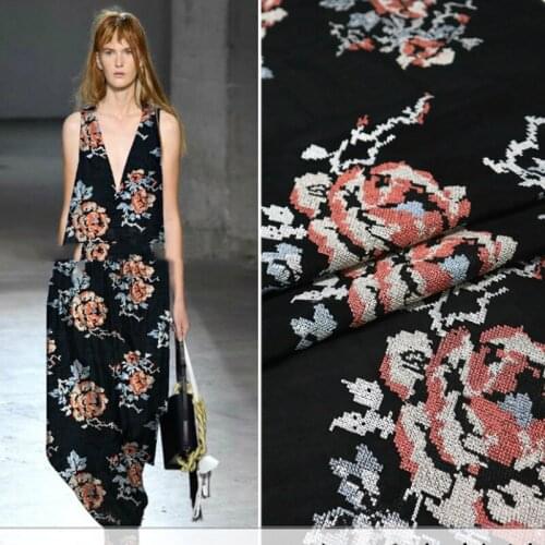 Spring and summer thin rose cross-embroidered dress fashion fabric, sewing fabric factory shop is not out of stock