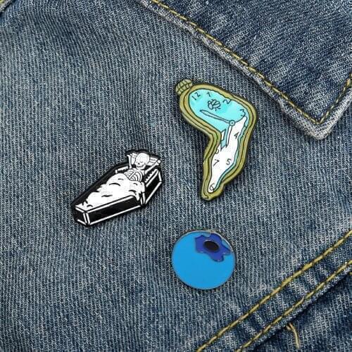 Twisted Clock Enamel Pins Skeleton Fashion Brooches Blueberry Badge for Bag Lapel Gifts for Friends Wholesale