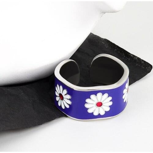 Fashion Korean Style Flower Wreath Rings for Women Punk Trendy Vintage Plum Blossom Ring Small Enamel Flower Rings Couple Rings