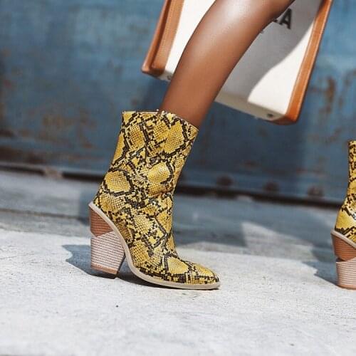 Fall / winter 20 fashion sexy snake short boots dating snake skin boots pointed high heel thick heel short tube womens Boots