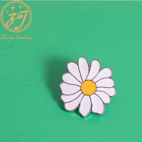Cute Delicate Sunflower Chrysanthemum Brooch Pin For Woman Girl Enamel Pin Backpack Hat Campus Young Vitality Jewelry Brooch