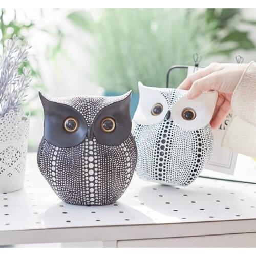 Resin Owl Statue Living Room Decoration Accessories Desk Decoration Statue Decorations for Home Figurines & Miniatures