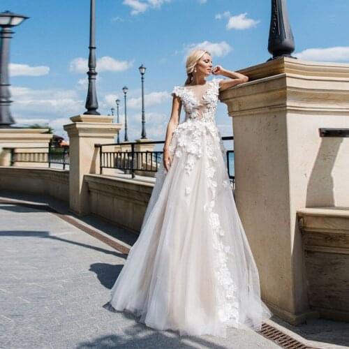 Vintage O-neck Applique Lace Wedding Dresses With Cap Sleeves Button Back Sweep Train Bride Dress robe de mariee