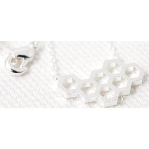 Daisies Pendant Necklaces Cute Honeycomb Beehive Hive Bee Honeybee Necklace Gift Wedding For Girl Women Wholesale 30pcs/lot