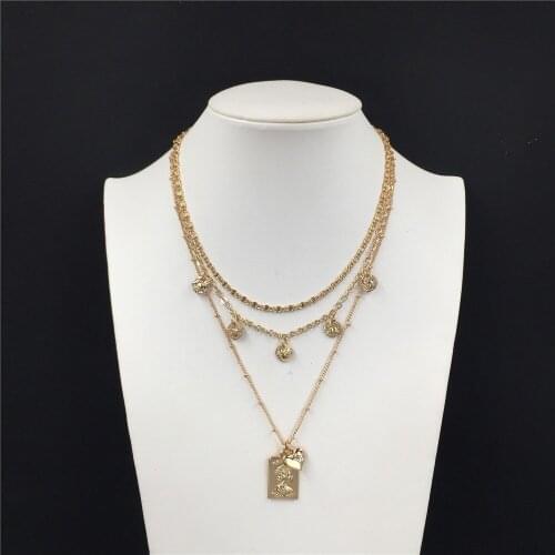 Girly Gold Color Plating Elegant Queen Heart Pendant Necklace Round Disc Charm Decoration Pretty Gorgeous Jewelry Accessory