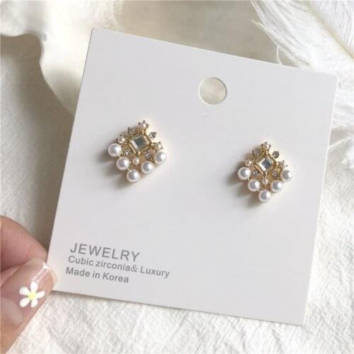 2019 design imitation pearls exquisite small earrings fashion jewelry small gift statement earrings Korean earrings for women