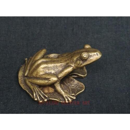 YIZHU CULTUER ART Collection Old China Bronze Carving Lovely Frog Statue Paperweight or Pendant Family Decoration Gift