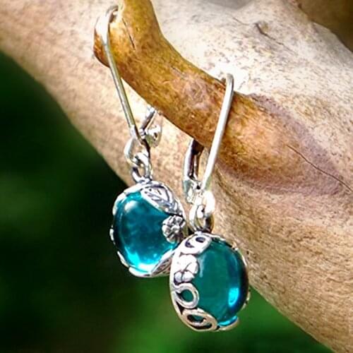 Huitan Fashion Artificial Moonstone Dangle Earrings for Women Wedding Party Accessories Elegant Female Drop Earring Gift Jewelry