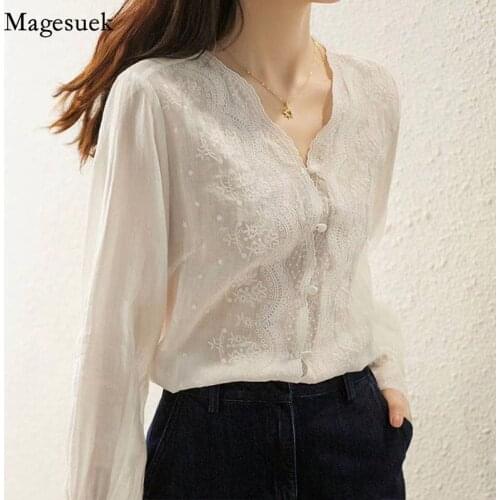 Autumn New Loose Elegant White Lady Tops Embroidery Crochet Lace Woman Shirt V Neck Loose Long Sleeve Linen Women Blouses 16108