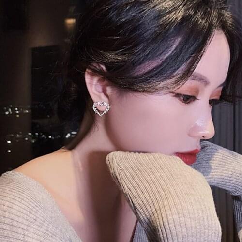 Classic Pearl Earring for Ladies Korean Earrings Simple Shiny Zicron Hollow Heartfor Women Students Elegant Cute Jewelry