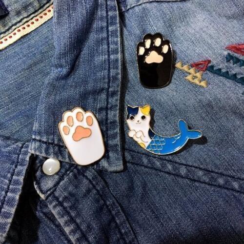 1pc Japanese claw Brooch cute kitten Mermaid cat pin collarBadge icon Super Cute jewelry broches metal pins