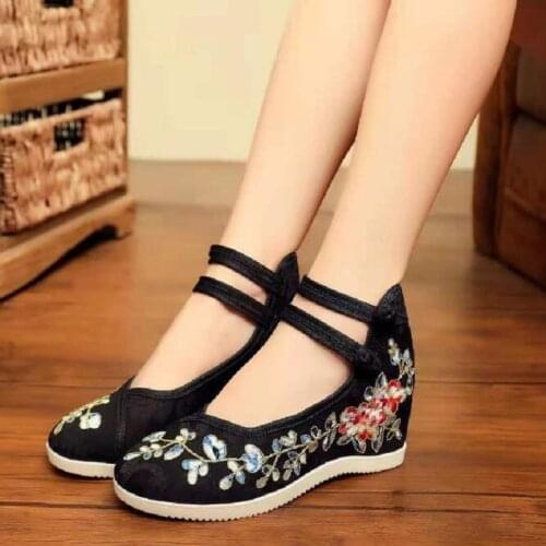 Spring Autumn New China Style Height Increasing Wedges Heels Shallow Vintage Embroiders Canvas Women Casual Pumps Shoes 20210405