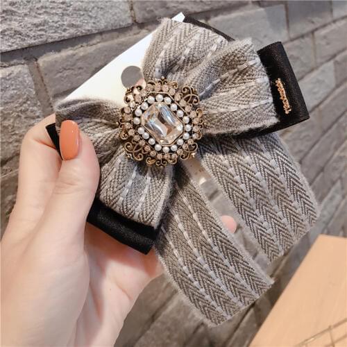 Korean Fashion Stripe Ribbon Bow Brooch Crystal Fabirc Pins and Brooches Luxury Wedding Dress Badge Gift for Women Accessories