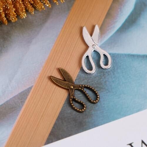 1 Piece 1:12 Dollhouse Miniature Mini Metal Scissors Model Toys Furniture Accessories Dollhouse Miniature 2 Colors