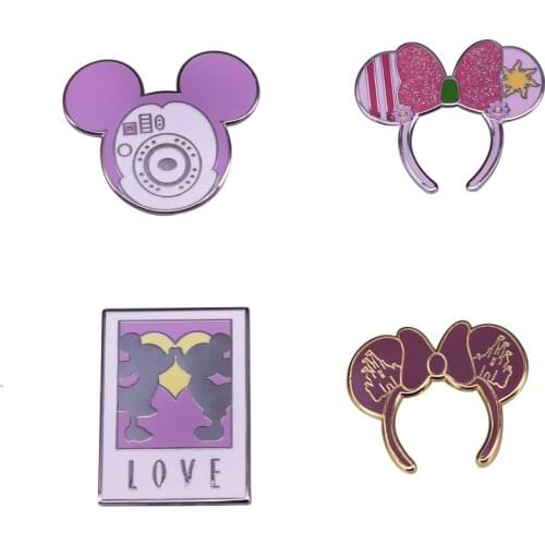 Disney Cute Cartoon Mickey and Minnie Kissing Brooch Mickey Mouse Badge Girl Fantasy Metal Pin Brooches for Childs Gift